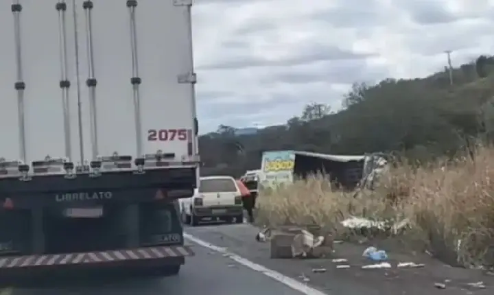 Acidente com quatro veículos causa transtornos no trânsito em trecho da BR-116 na Bahia