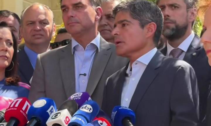 ACM Neto oficializa apoio no 2º turno ao candidato Flávio Bolsonaro