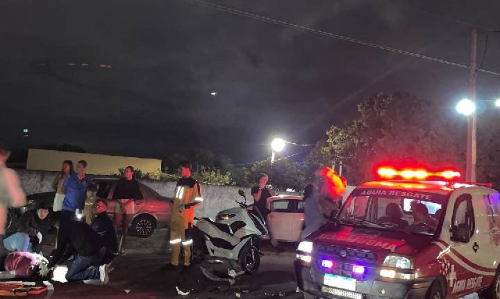 Avó e neta ficam feridas após carro invadir contramão e atingir moto na BA-120