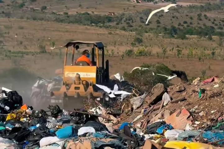 Barrocas encerra lixão e inicia limpeza da área para transformar em Santuário