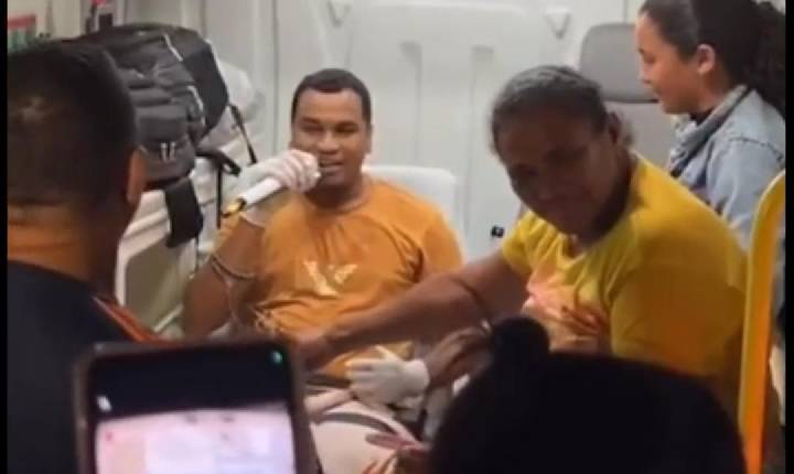 Cantor Robert Astro é recebido por fãs em Teofilândia após alta médica em decorrência de grave acidente em Serrinha