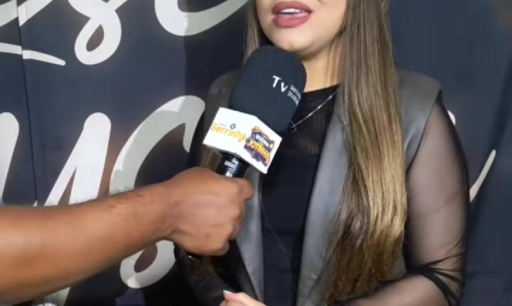 Cantora Valesca Mayssa fala sobre emoção de participar do Louva Serrinha: “Eu me sinto honrada por Deus”