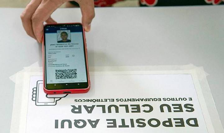 Celular pode ser usado no dia da eleição? Veja até quando é permitido e o que diz o TSE