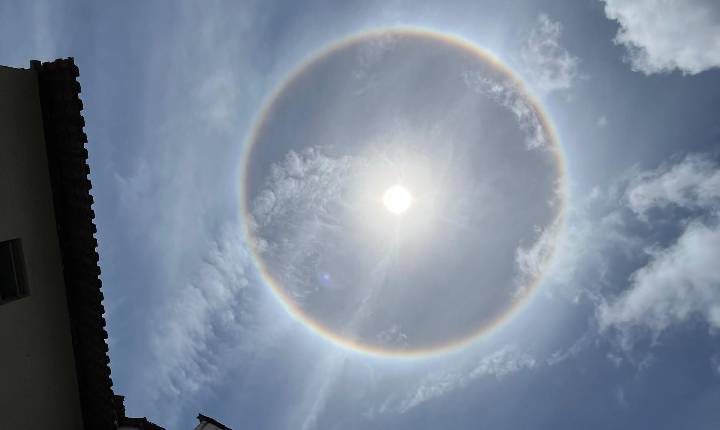 Cena incomum no céu de Salvador chama atenção nesta sexta-feira; veja o que significa