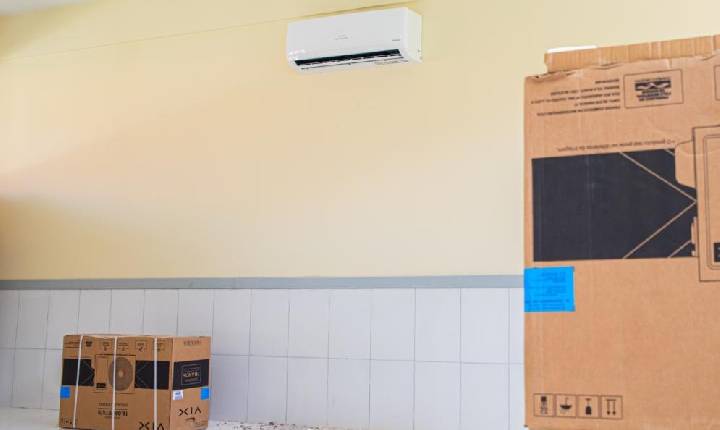 Climatização começa nas escolas de Serrinha; primeira unidade já recebeu aparelhos de ar-condicionado