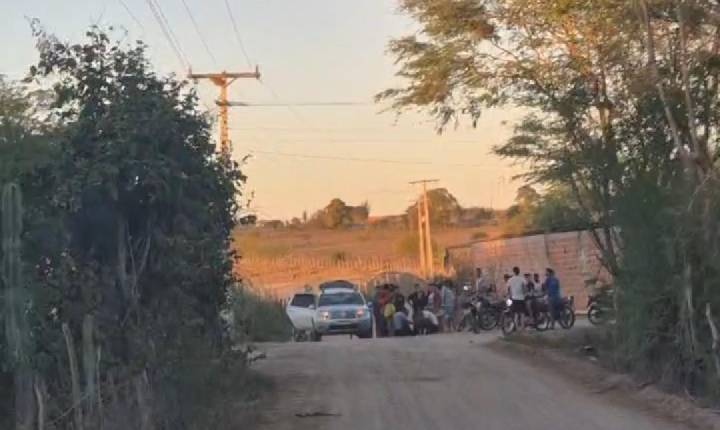 Colisão entre motocicleta e triciclo deixa duas pessoas feridas em Riachão do Jacuípe