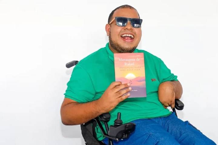 Escritor baiano com paralisia cerebral lança segundo livro e transforma experiências em mensagens de motivação