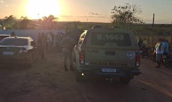 Festa termina em morte após homens encapuzados invadirem área de lazer em Barrocas