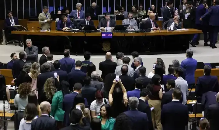 Fim da escala 6x1: entenda o que foi aprovado, como ficou a votação e quais são os próximos passos