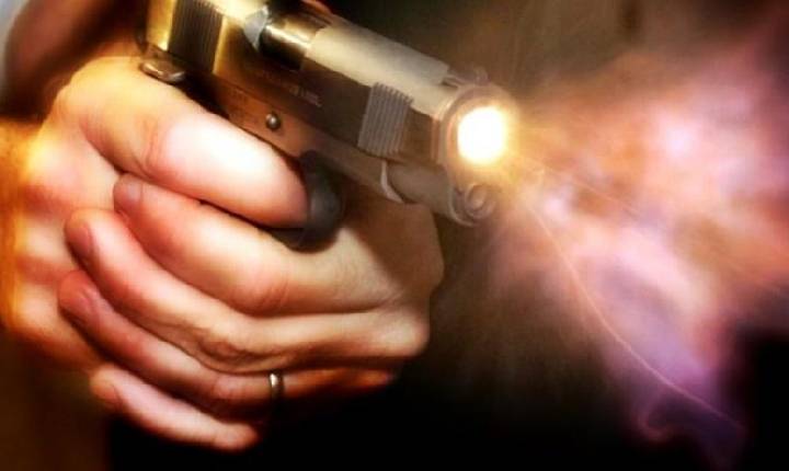 Homem é baleado com tiro de espingarda em povoado de Serrinha; suspeito foge antes da chegada da polícia