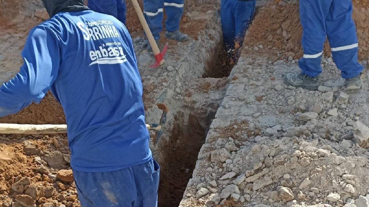 Homem é denunciado por ameaçar trabalhadores da Embasa durante serviço em Serrinha