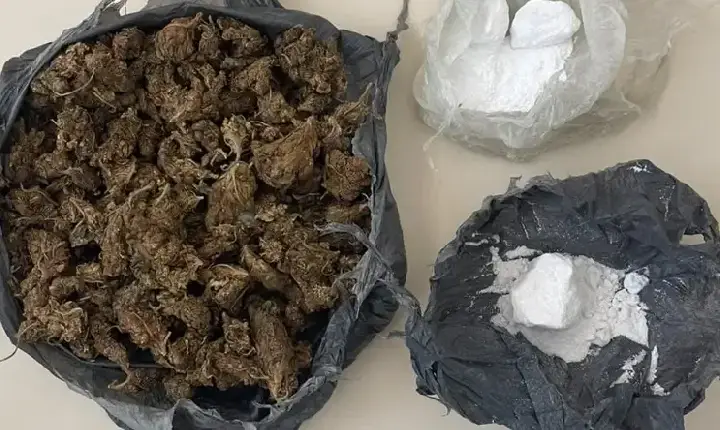 Homem é detido após ser flagrado com cocaína e maconha durante abordagem em Conceição do Coité