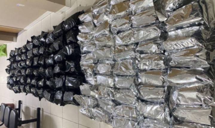 Homem é preso com cerca de 90 kg de maconha durante abordagem na BR-116, em Serrinha
