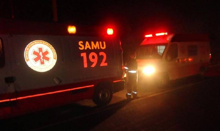 Jovem fica ferida em colisão entre carro e moto na BA-233, em Ichu