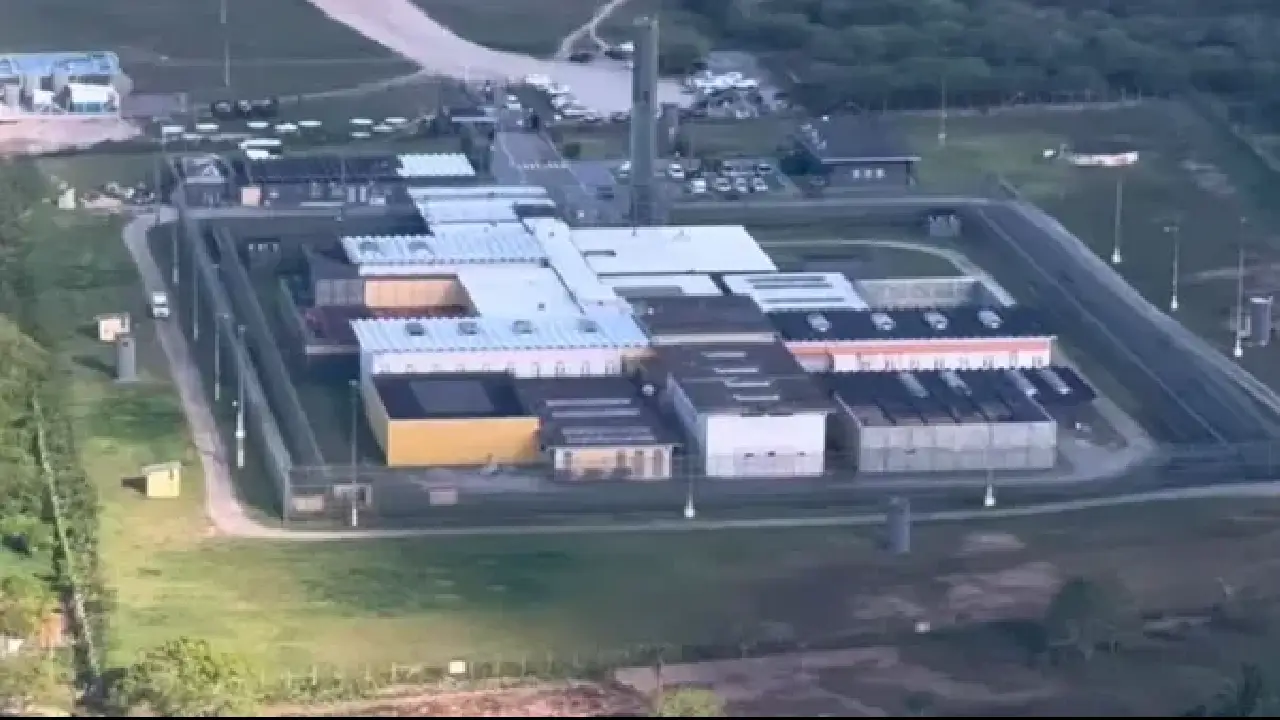 Justiça agenda reunião para discutir superlotação no Conjunto Penal de Serrinha, que corre risco de colapsar