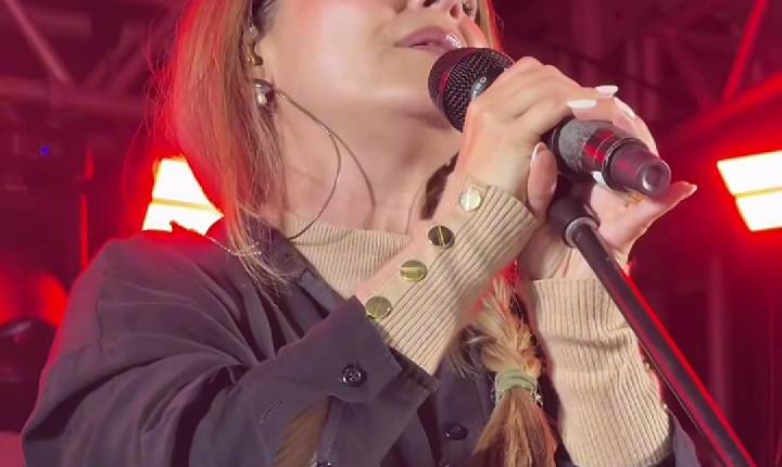 Louva Serrinha encerra programação com praça lotada e apresentação de Aline Barros