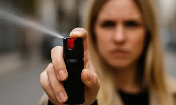 Mulheres poderão usar spray de pimenta para defesa pessoal? Advogada explica a Lei Federal