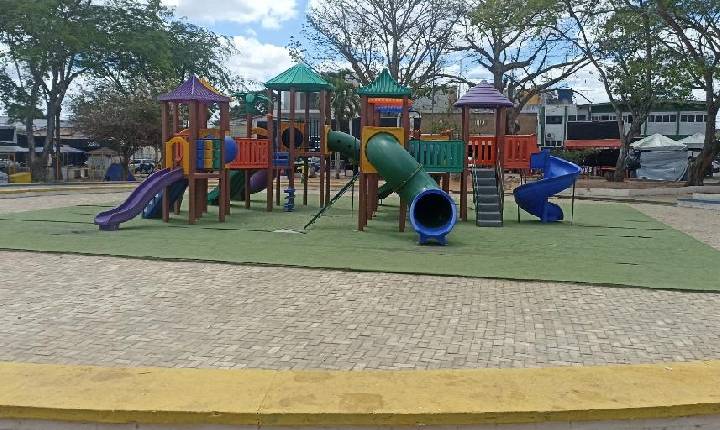 Nova Praça Morena Bela: prefeito Cyro esclarece dúvida sobre área infantil e revela previsão de entrega