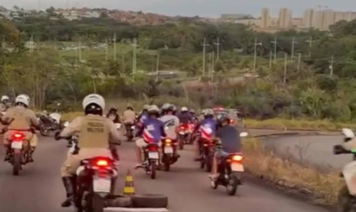 PM remove mais de 10 motocicletas durante fiscalização contra prática de “grau” na Avenida Paralela, em Salvador