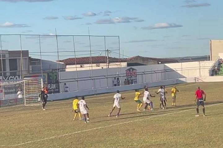 Seleção de Serrinha empata com Coité e decide em casa vaga na 3ª fase do Intermunicipal