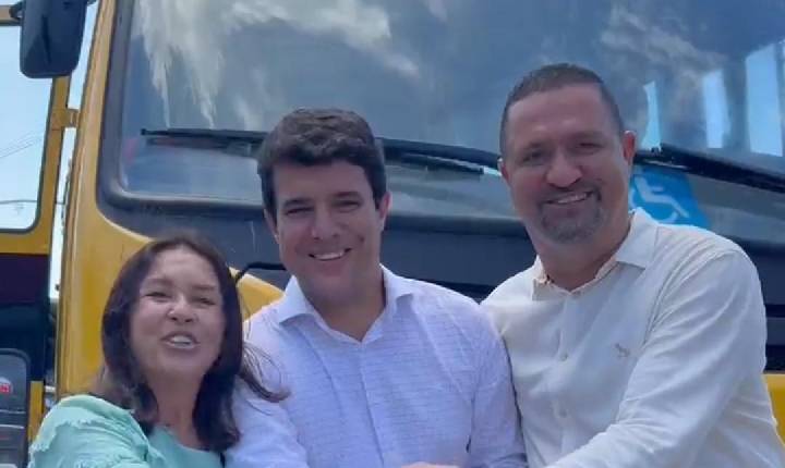Serrinha recebe novo ônibus escolar em entrega do Governo da Bahia