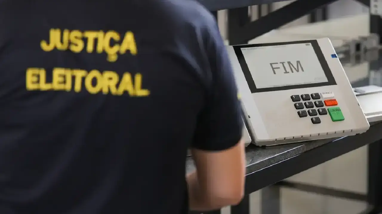 Trabalhadores relatam demissões e ameaças por votar em Lula; assédio eleitoral pode gerar punições