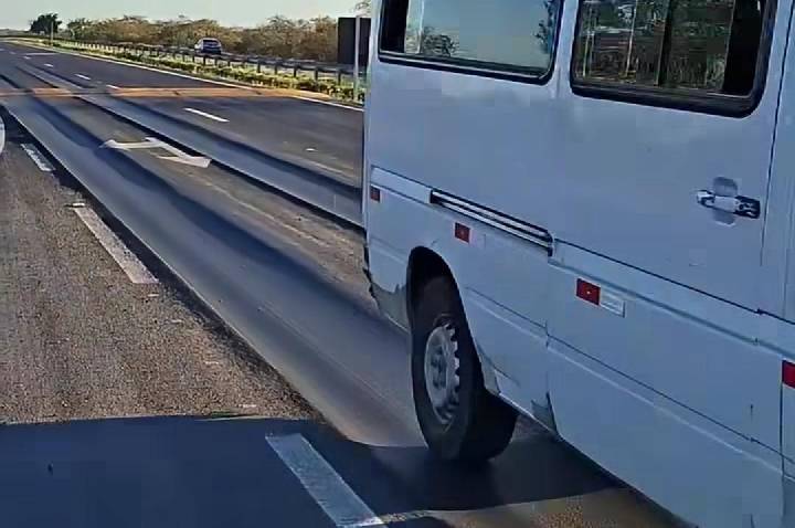Trecho da BR-116 Norte recém-inaugurado em Serrinha apresenta afundamento da pista