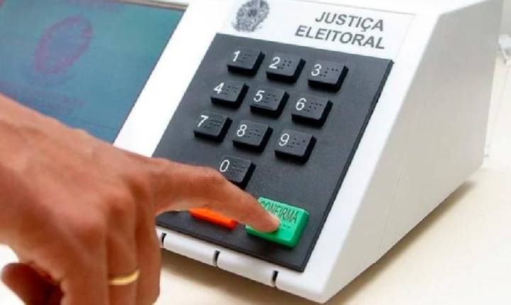 Vai viajar nas eleições? Veja como funciona o voto em trânsito e o prazo para solicitar