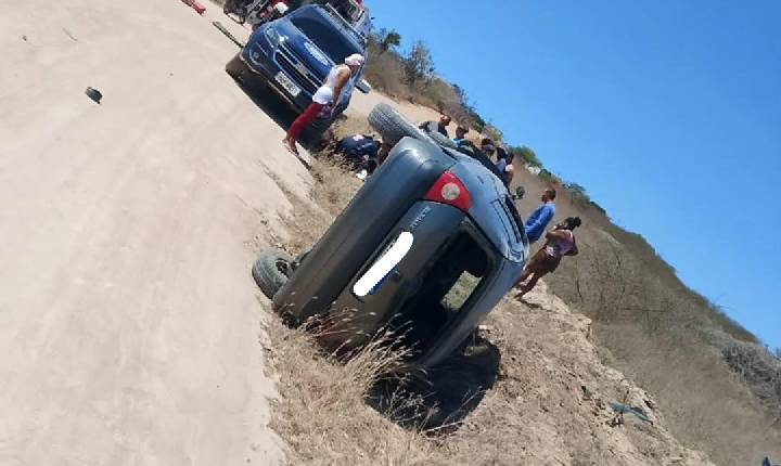 Veículo capota na zona rural de Barrocas; GCM presta apoio no atendimento