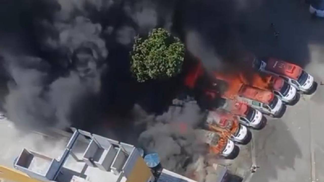 Vídeo: incêndio atinge área de ambulâncias do Samu em Salvador; Há suspeita de ação criminosa