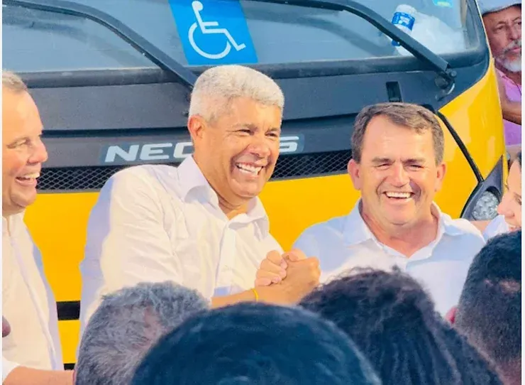 Barrocas recebe novo ônibus escolar para reforçar transporte de estudantes