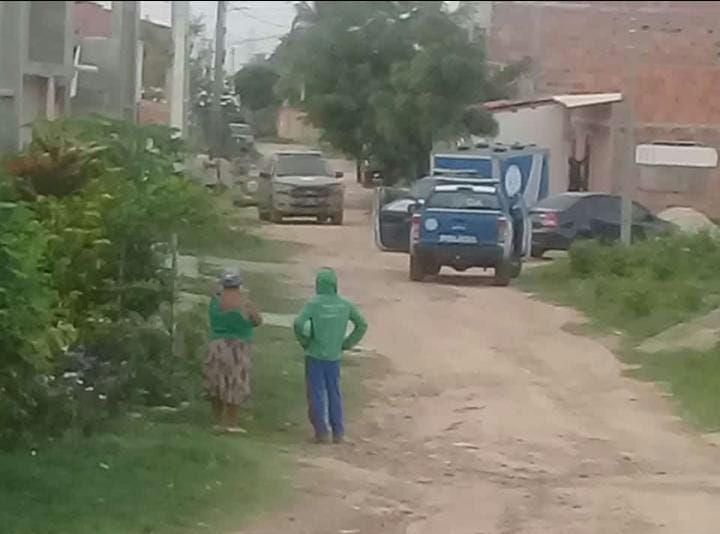 Duplo homicídio é registrado em Serrinha; Pai e filho faleceram após serem alvejados