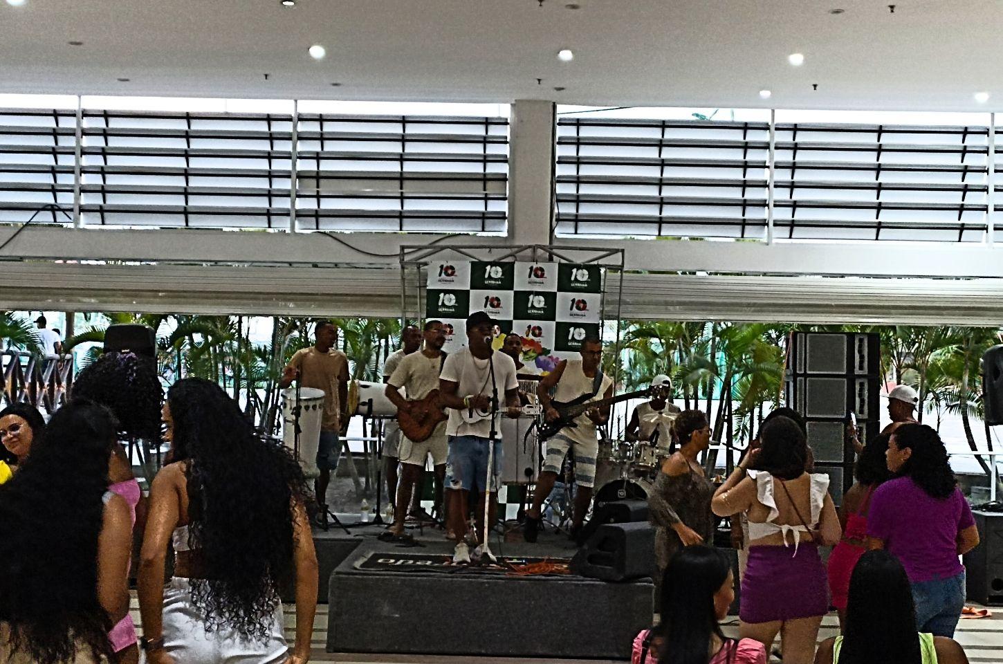 Evento no Shopping Serrinha reúne amantes do samba em dia especial
