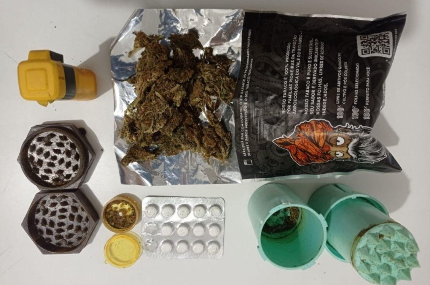 Homem é conduzido à delegacia por porte de drogas na zona rural de Serrinha