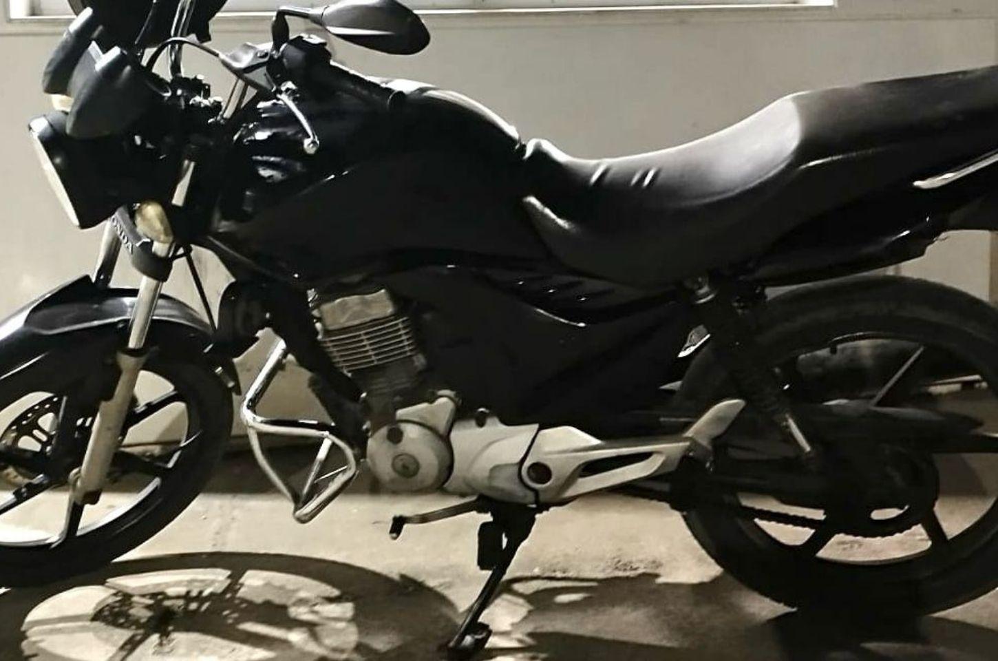 Homem é detido em Serrinha com motocicleta furtada em Feira de Santana