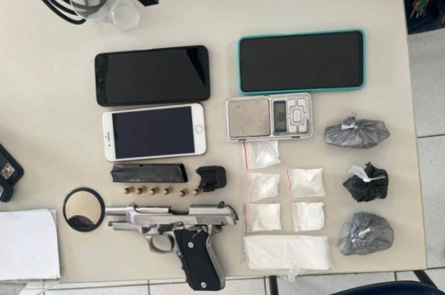 Homem é preso por tráfico de drogas e porte ilegal de arma em Serrinha