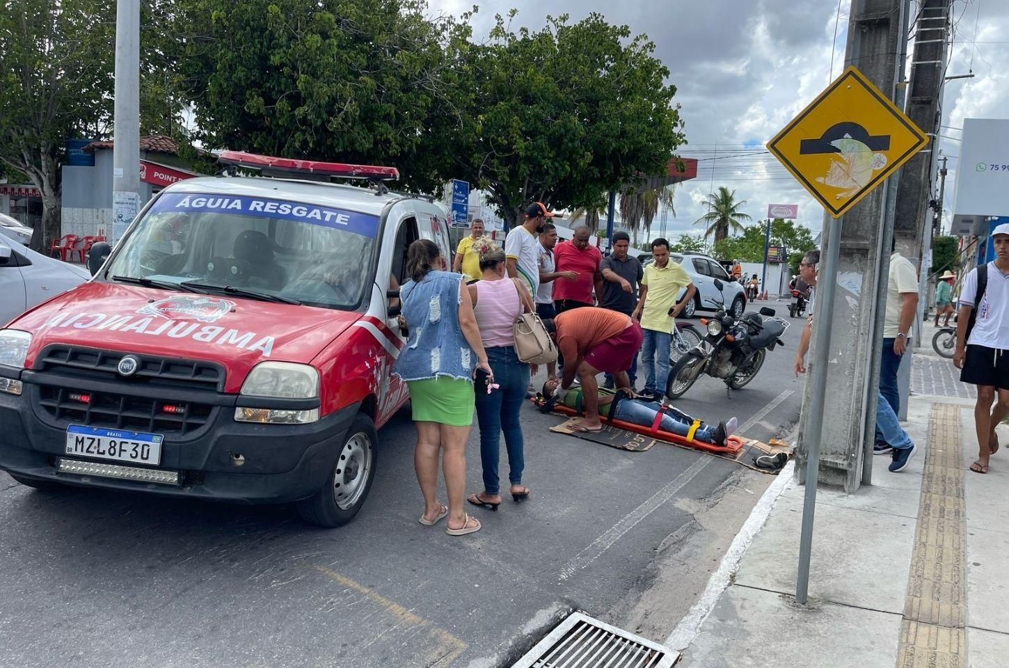 Homem fica ferido após colisão entre moto e Hilux em Coité