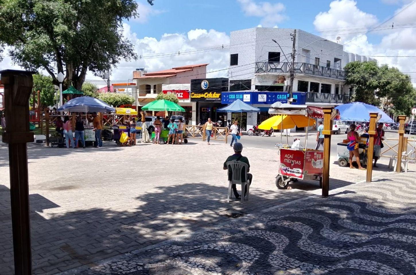 Trabalhadores informais são realocados para praça de alimentação em Serrinha