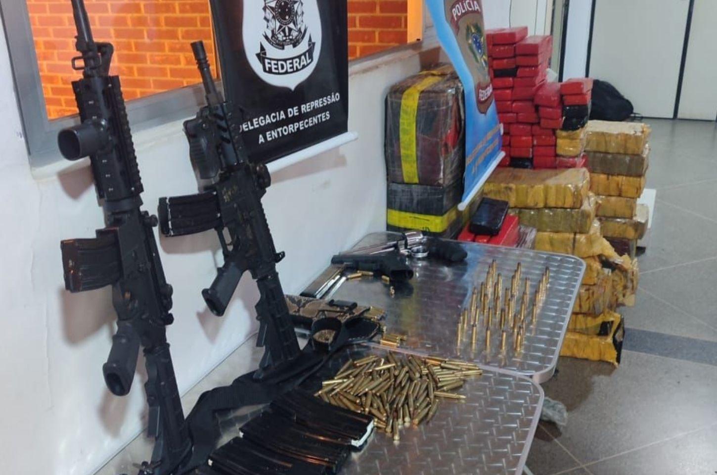 PF encontra mais de 300 kg de maconha e armas com caminhoneiros na região do sisal