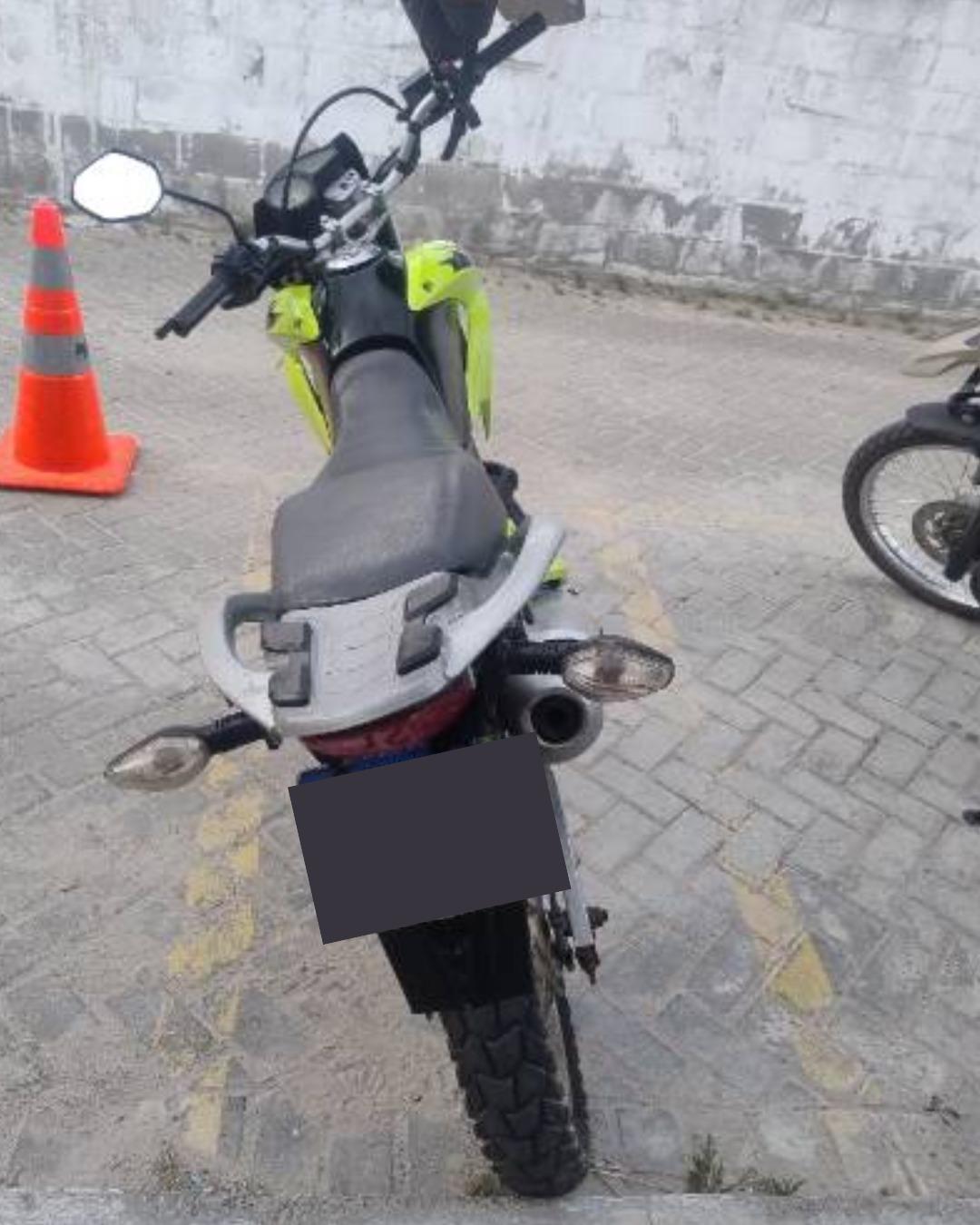 Polícia recupera motocicleta com restrição de furto em Serrinha