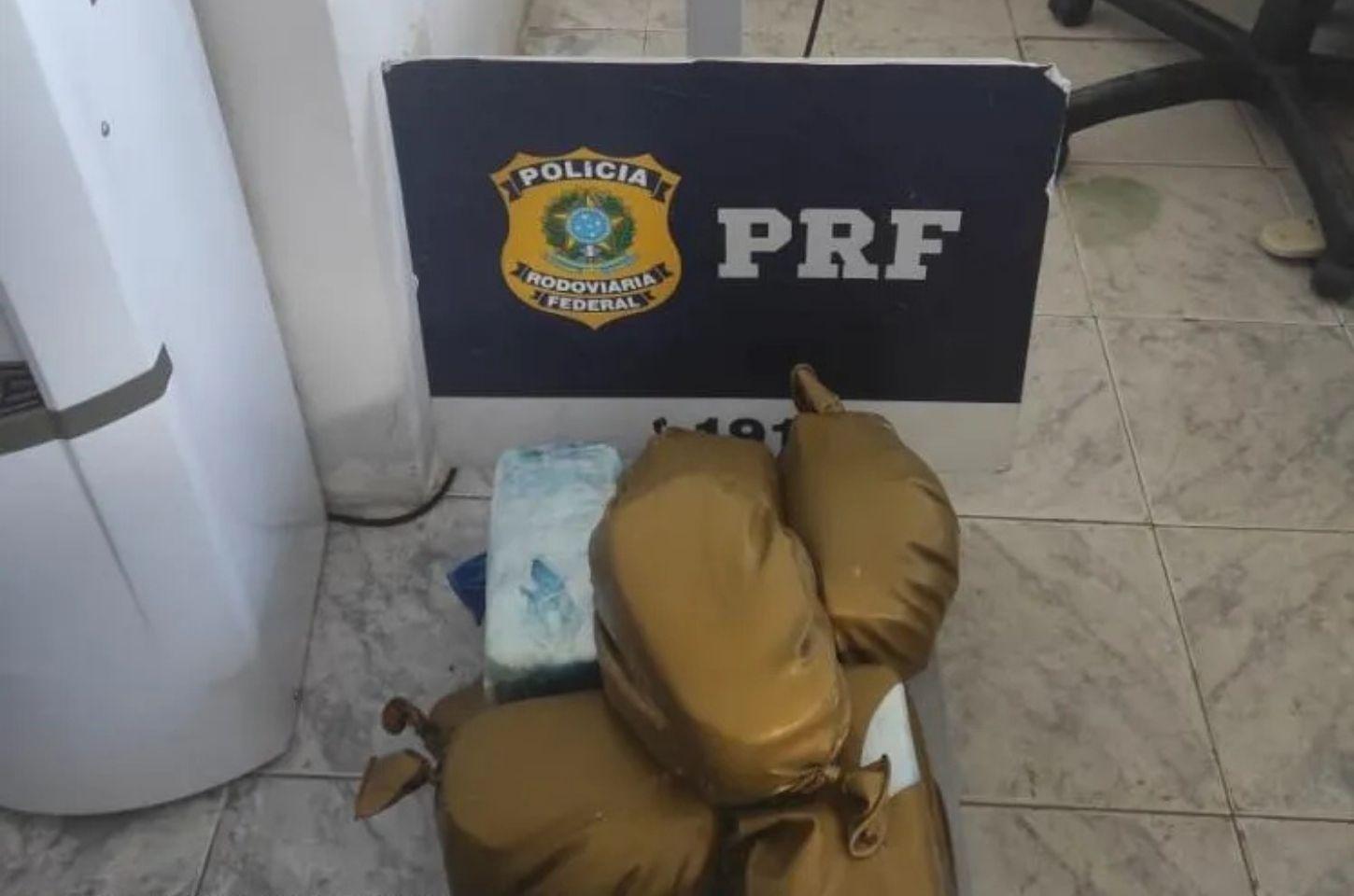 PRF apreende mais de 23 kg de pasta base de cocaína em ônibus na BR-116