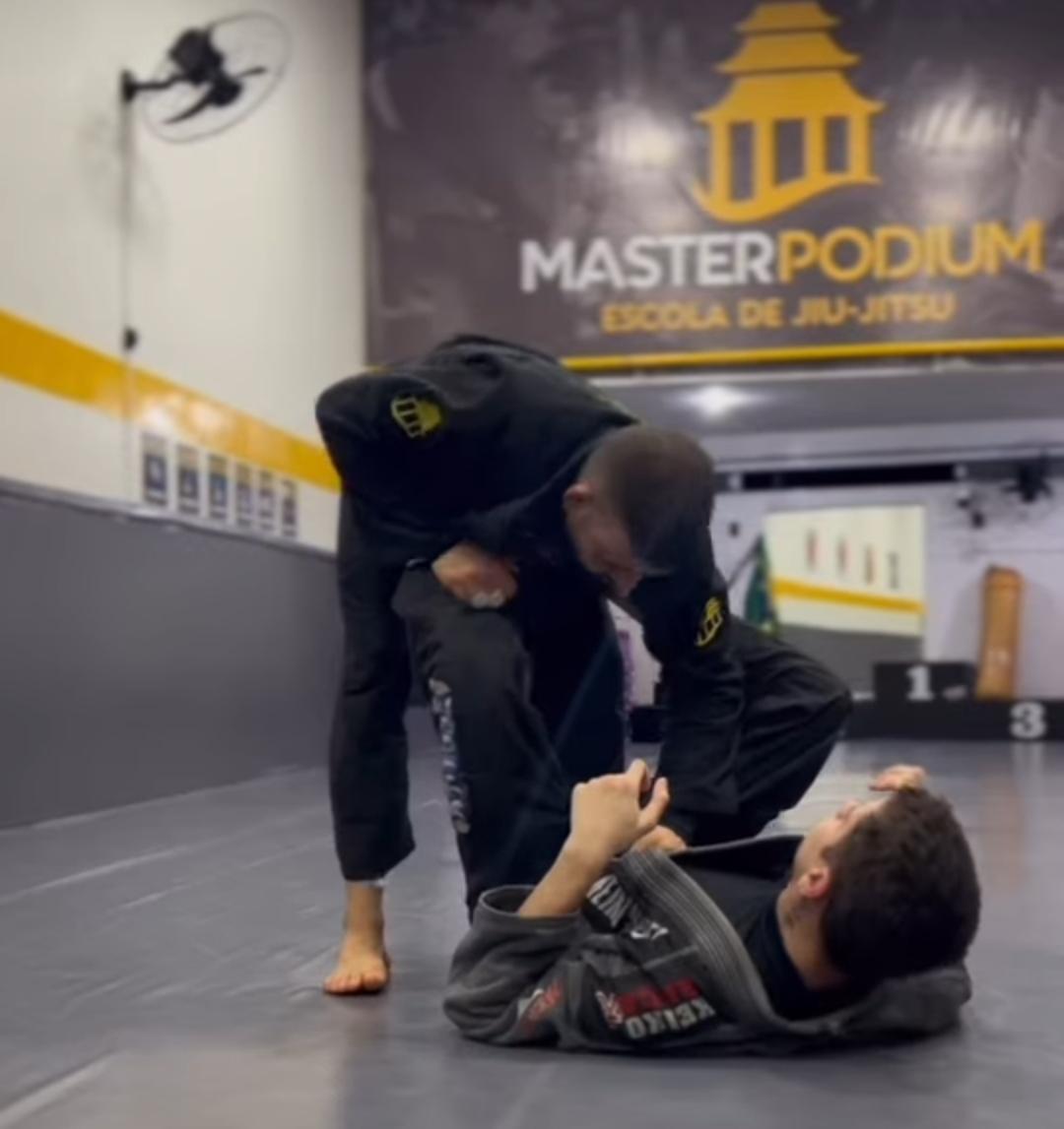 Serrinha recebe aulas gratuitas de jiu-jitsu em projeto estadual de esportes de luta
