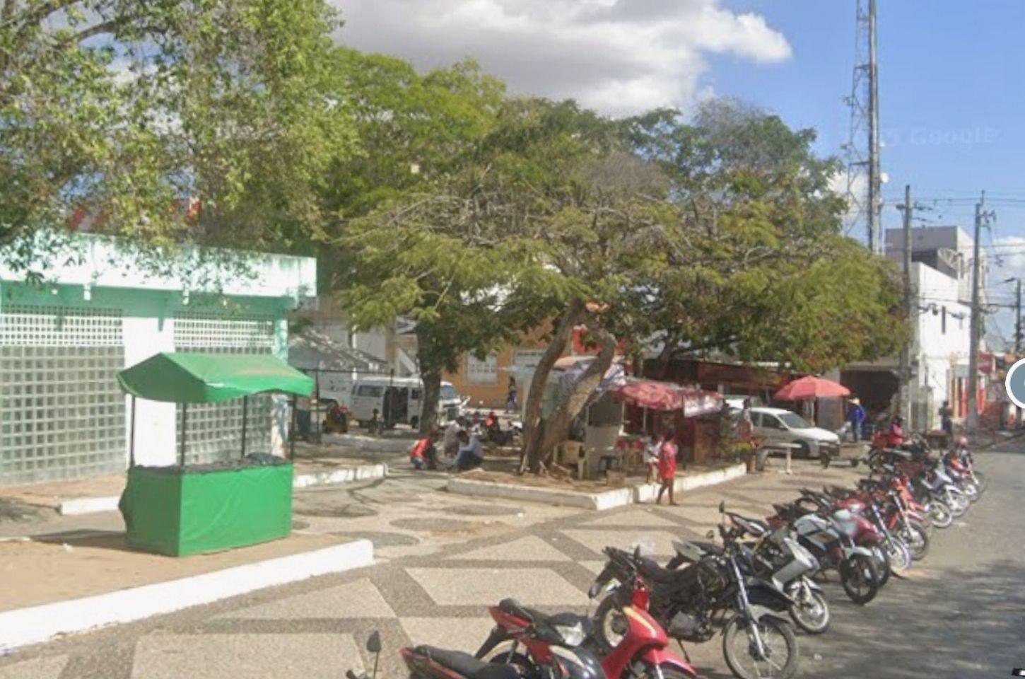 Trabalhadores informais protestam contra remoção de barracas em Serrinha