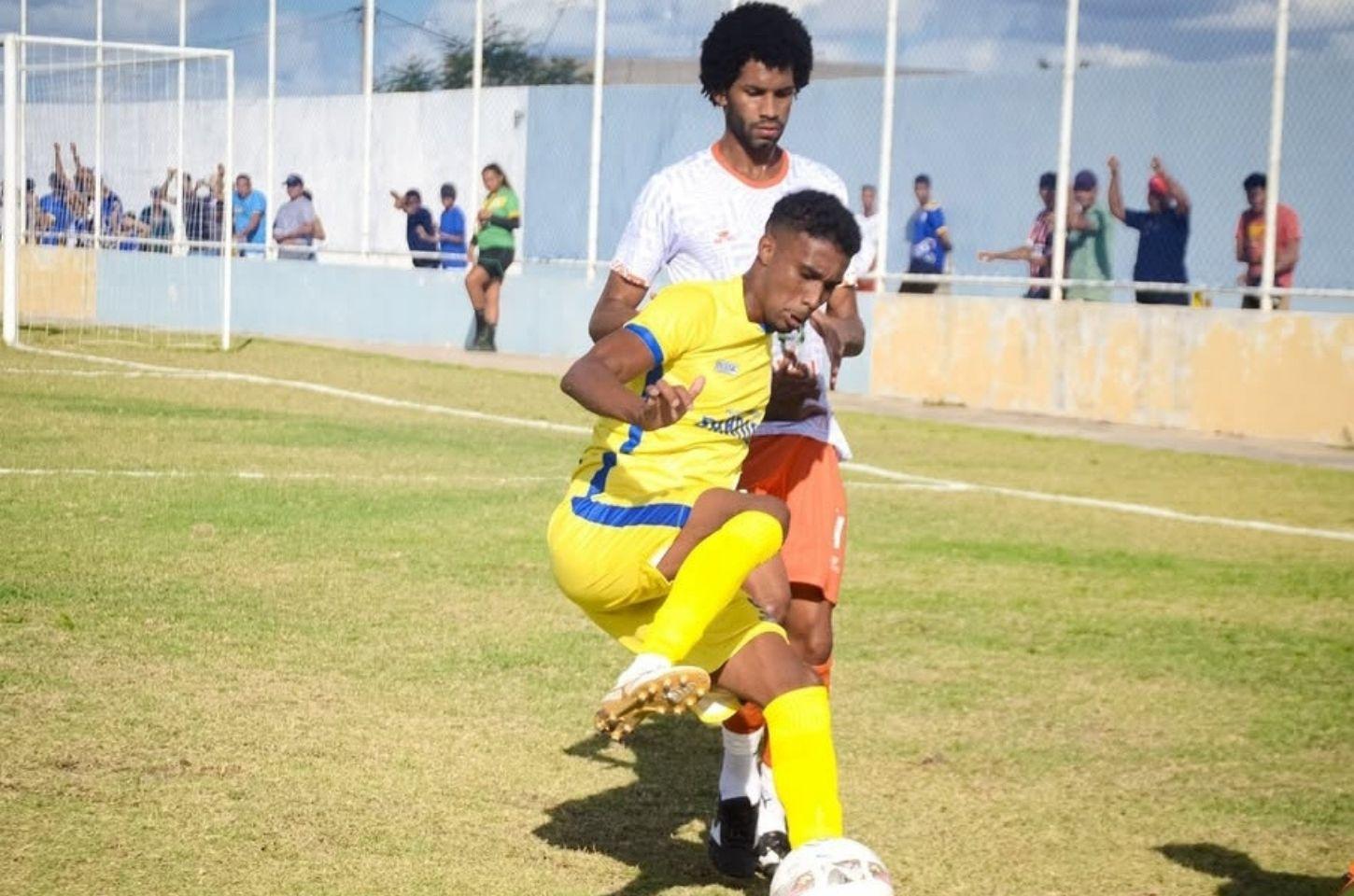 Vice-artilheiro do Intermunicipal 2024 renova contrato com Barrocas