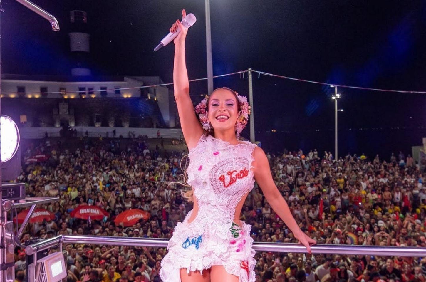 Claudia Leitte evita polêmica ao recusar pedido de música durante Carnaval