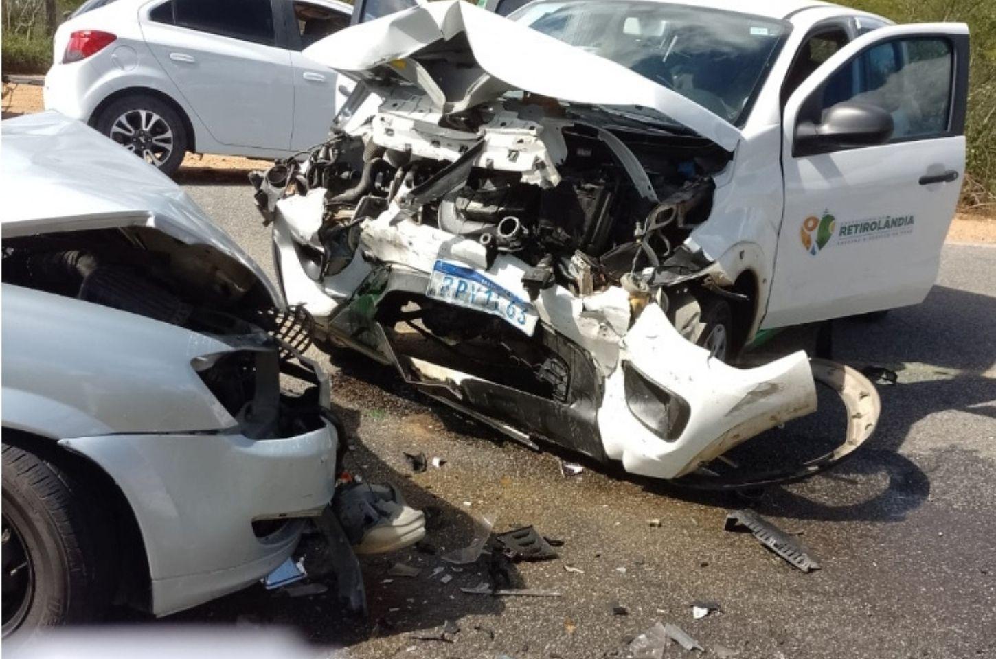 Colisão entre carro de Prefeitura e automóvel deixa feridos na BA-409 em Serrinha