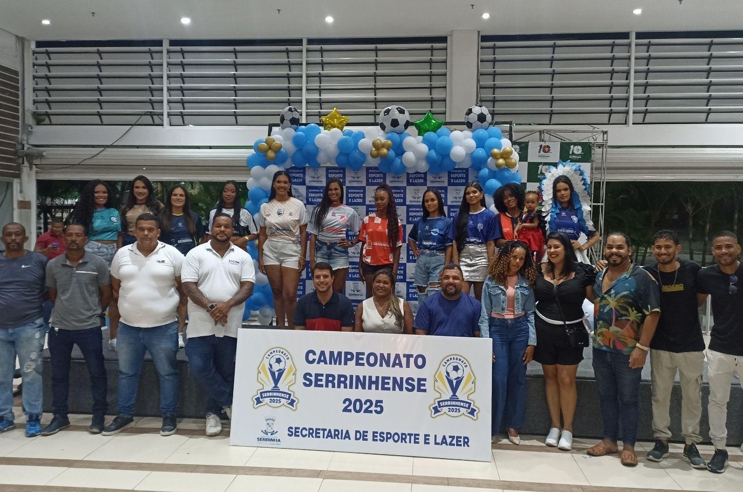 Equipes do Serrinhense recebem uniformes e apoio financeiro antes da estreia