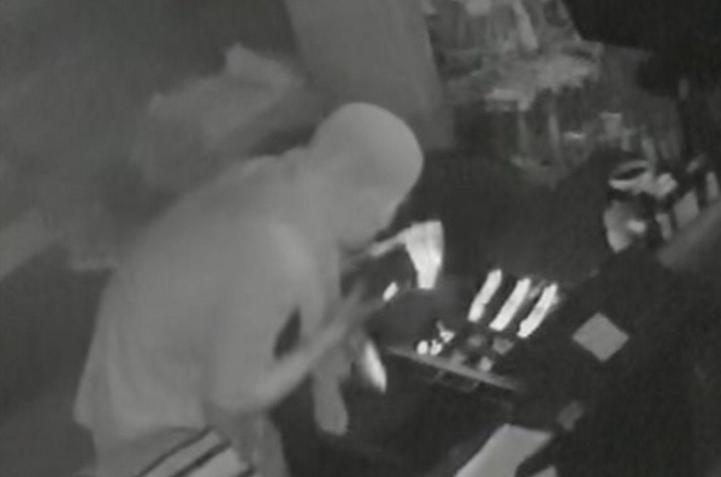 Estabelecimento é alvo de furto durante a madrugada em Santaluz 