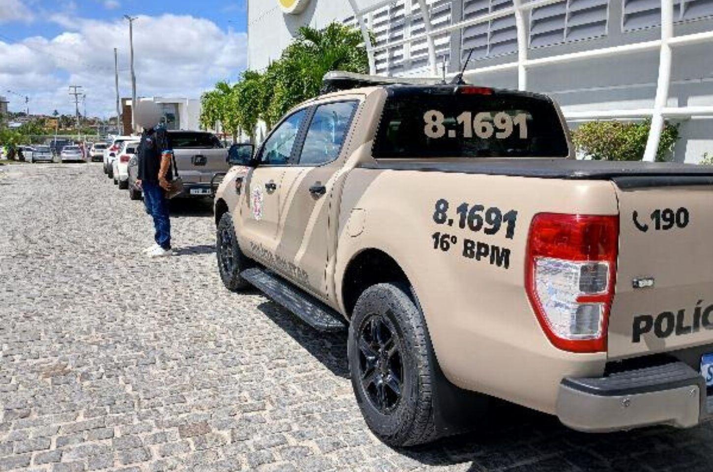 Homem é detido por suspeita de perseguição e assédio a funcionária de supermercado em Serrinha