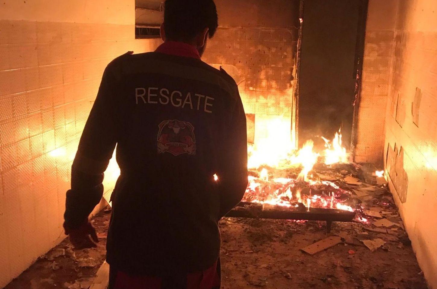 Incêndio atinge imóvel abandonado em Conceição do Coité